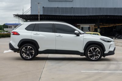 TOYOTA COROLLA CROSS 1.8 HEV PREMIUM LUXURY ปี2024 (5ขบ1369)