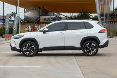 TOYOTA COROLLA CROSS 1.8 HEV PREMIUM LUXURY ปี2024 (5ขบ1369)