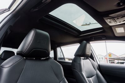 TOYOTA COROLLA CROSS 1.8 HYBRID PREMIUM SAFETY GR SPORT AT ปี2022 จด2023