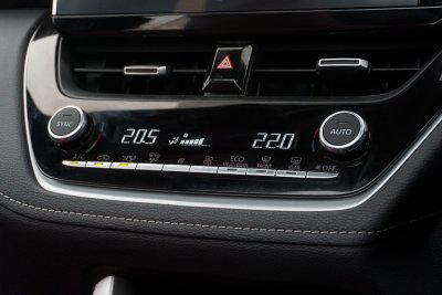 TOYOTA COROLLA CROSS 1.8 HEV PREMIUM LUXURY ปี2024 (5ขบ1369)