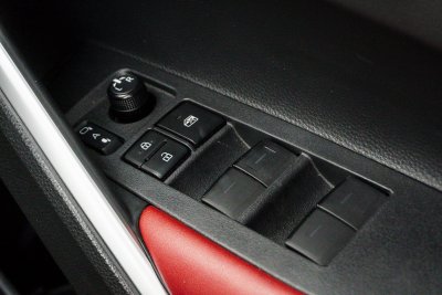 TOYOTA COROLLA CROSS 1.8 HEV PREMIUM LUXURY ปี2024 (5ขบ1369)