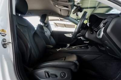 AUDI A4 2.0 TFSI S LINE SEDAN ปี2019 (จง34)