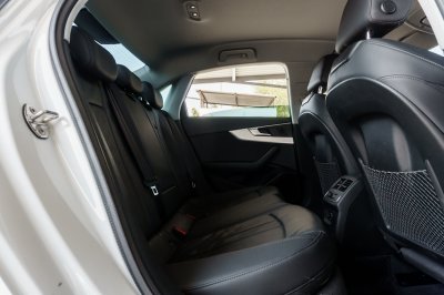 AUDI A4 2.0 TFSI S LINE SEDAN ปี2019 (จง34)