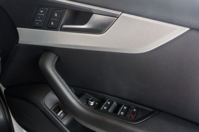 AUDI A4 2.0 TFSI S LINE SEDAN ปี2019 (จง34)