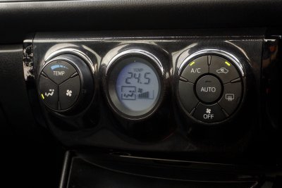 TOYOTA VIOS 1.5 MID ปี2019 (9กณ6223)