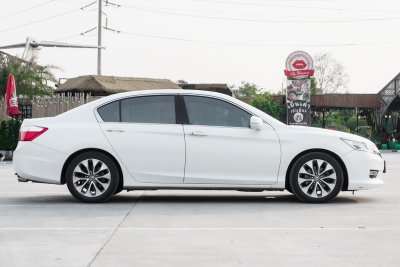 HONDA ACCORD 2.4 EL AT ปี2014 (6ขฌ5562)