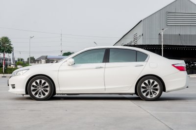 HONDA ACCORD 2.4 EL AT ปี2014 (6ขฌ5562)