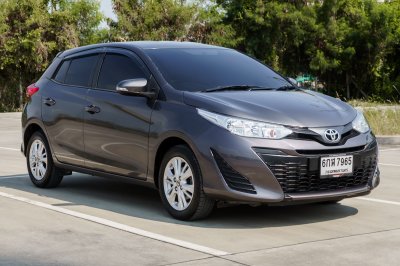 TOYOTA YARIS 1.2 E AT ปี 2017 (6กฬ7965)