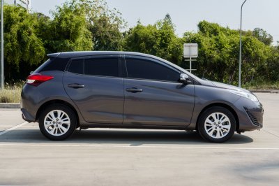 TOYOTA YARIS 1.2 E AT ปี 2017 (6กฬ7965)