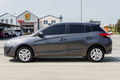 TOYOTA YARIS 1.2 E AT ปี 2017 (6กฬ7965)