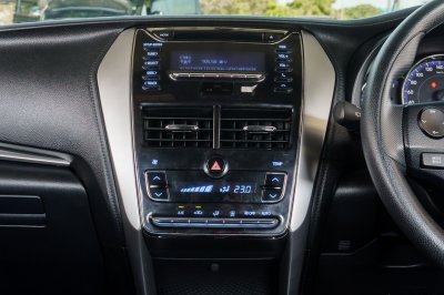 TOYOTA YARIS 1.2 E AT ปี 2017 (6กฬ7965)