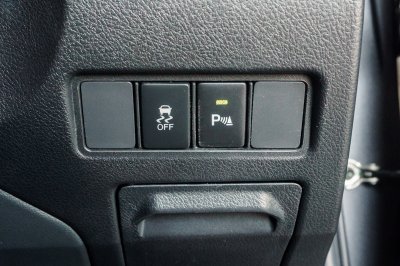 TOYOTA YARIS 1.2 E AT ปี 2017 (6กฬ7965)