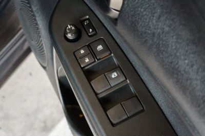 TOYOTA YARIS 1.2 E AT ปี 2017 (6กฬ7965)