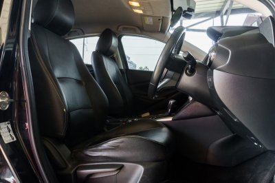 MAZDA 2 1.3 SPORT HIGH CONNECT ปี2018 (กท3901)