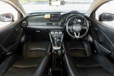 MAZDA 2 1.3 SPORT HIGH CONNECT ปี2018 (กท3901)