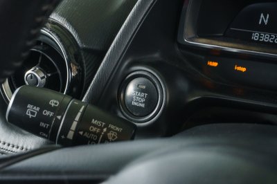 MAZDA 2 1.3 SPORT HIGH CONNECT ปี2018 (กท3901)