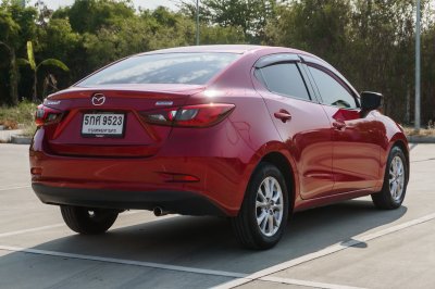 MAZDA 2 1.3 HIGH CONNECT AT ปี2016 (5กศ9523)