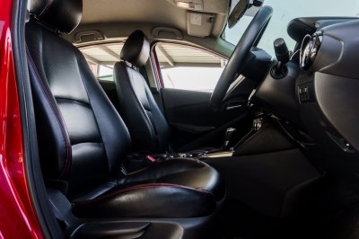 MAZDA 2 1.3 HIGH CONNECT AT ปี2016 (5กศ9523)