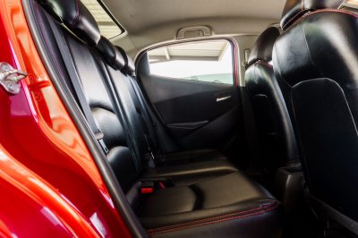 MAZDA 2 1.3 HIGH CONNECT AT ปี2016 (5กศ9523)