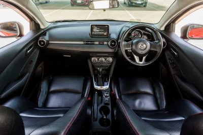 MAZDA 2 1.3 HIGH CONNECT AT ปี2016 (5กศ9523)