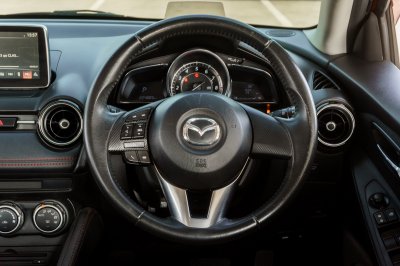 MAZDA 2 1.3 HIGH CONNECT AT ปี2016 (5กศ9523)