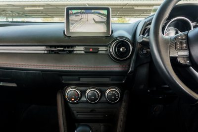 MAZDA 2 1.3 HIGH CONNECT AT ปี2016 (5กศ9523)