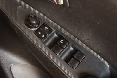 MAZDA 2 1.3 HIGH CONNECT AT ปี2016 (5กศ9523)