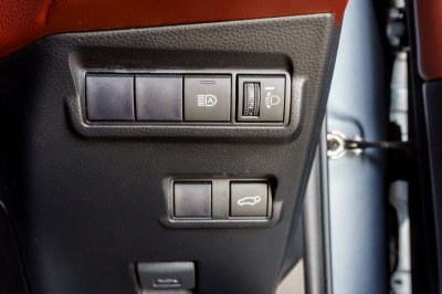 TOYOTA COROLLA CROSS 1.8 HV PREMIUM SAFTY AT ปี2020 (1ขพ5572)