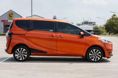 TOYOTA SIENTA 1.5 V AT ปี 2017 (6กพ2689)