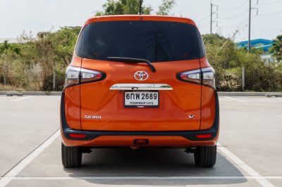TOYOTA SIENTA 1.5 V AT ปี 2017 (6กพ2689)