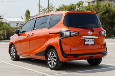 TOYOTA SIENTA 1.5 V AT ปี 2017 (6กพ2689)