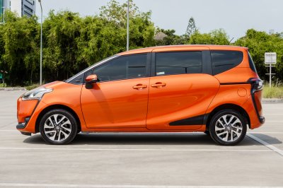 TOYOTA SIENTA 1.5 V AT ปี 2017 (6กพ2689)