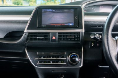 TOYOTA SIENTA 1.5 V AT ปี 2017 (6กพ2689)