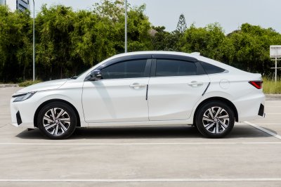 TOYOTA YARIS ATIV 1.2 PREMIUM LUXURY AT ปี 2023 (4ขต9378)