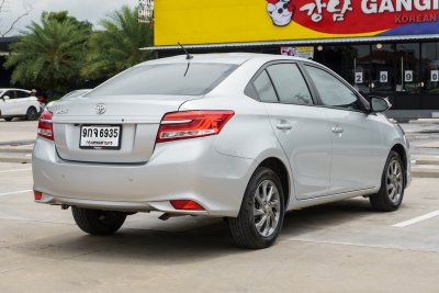 TOYOTA VIOS 1.5 MID AT ปี 2019 (9กจ6935)