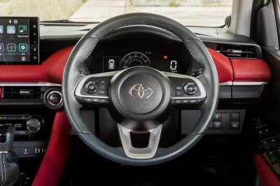 TOYOTA YARIS ATIV 1.2 PREMIUM LUXURY AT ปี 2023 (4ขต9378)