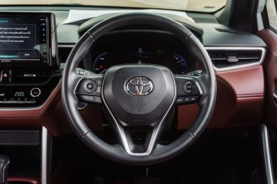 TOYOTA COROLLA CROSS 1.8 HYBRID PREMIUM ปี2023 (6ขส2598)