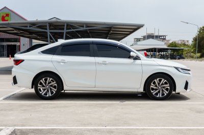 TOYOTA YARIS ATIV 1.2 PREMIUM ปี2023 จด2024 (5ขด6025)