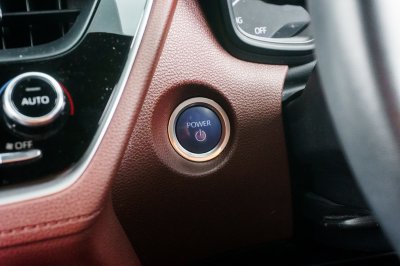 TOYOTA COROLLA CROSS 1.8 HYBRID PREMIUM ปี2023 (6ขส2598)