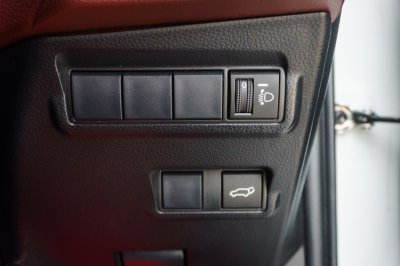 TOYOTA COROLLA CROSS 1.8 HYBRID PREMIUM ปี2023 (6ขส2598)