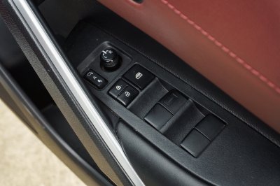 TOYOTA COROLLA CROSS 1.8 HYBRID PREMIUM ปี2023 (6ขส2598)