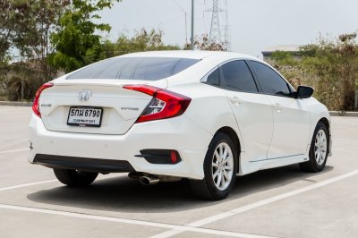 HONDA CIVIC 1.8 E AT ปี 2016 (5กม6790)