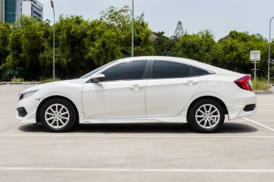 HONDA CIVIC 1.8 E AT ปี 2016 (5กม6790)
