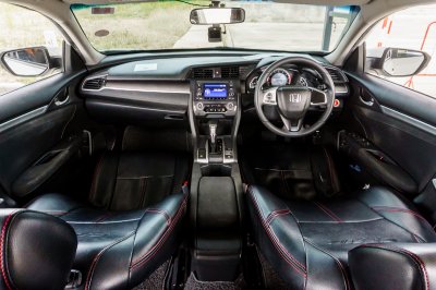 HONDA CIVIC 1.8 E AT ปี 2016 (5กม6790)