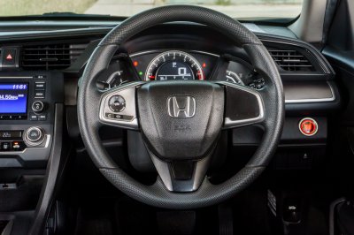 HONDA CIVIC 1.8 E AT ปี 2016 (5กม6790)