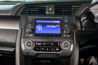 HONDA CIVIC 1.8 E AT ปี 2016 (5กม6790)