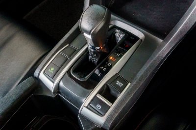 HONDA CIVIC 1.8 E AT ปี 2016 (5กม6790)