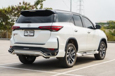 TOYOTA FORTUNER 2.4 LEGENDER ปี2022 (กน7566)