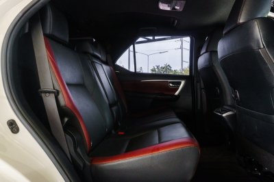 TOYOTA FORTUNER 2.4 LEGENDER ปี2022 (กน7566)