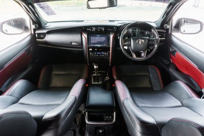 TOYOTA FORTUNER 2.4 LEGENDER ปี2022 (กน7566)